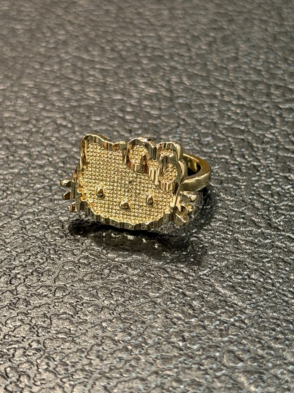 HK Face Ring