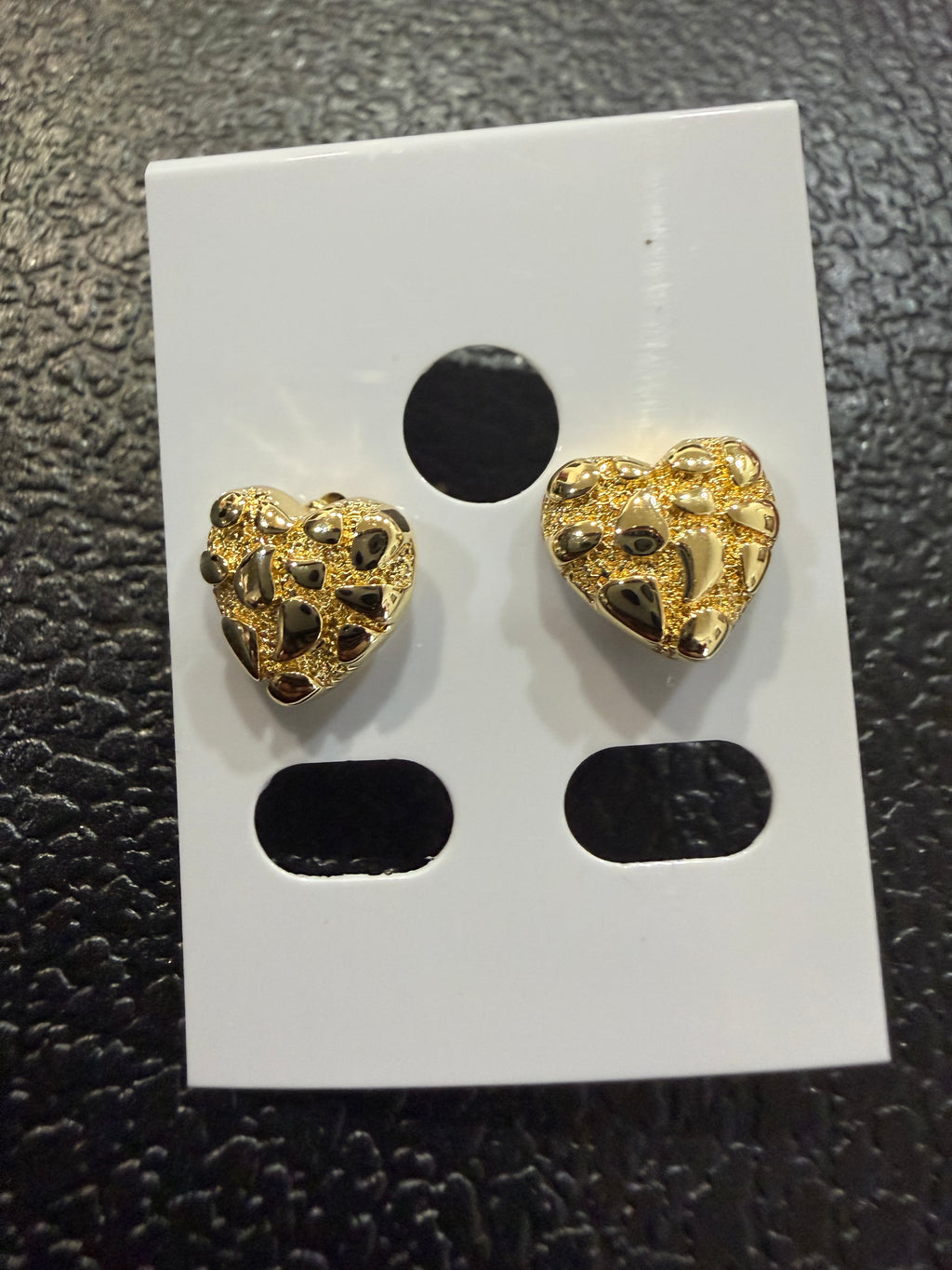 Mini heart nugget earring