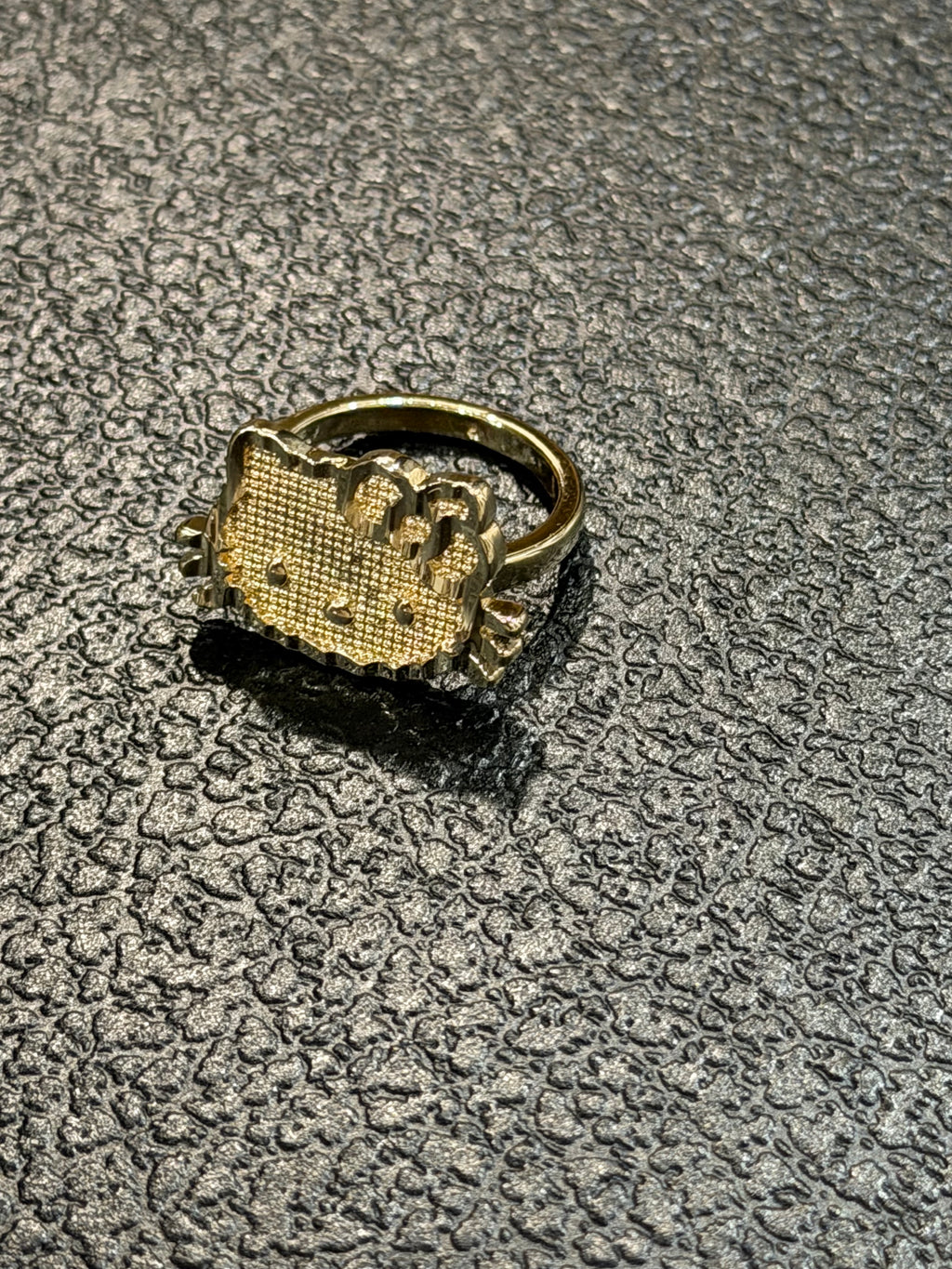 HK Face Ring